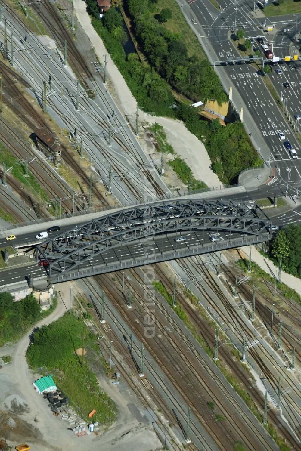 Aerial image Leipzig - Routing the railway junction of rail and track systems Deutsche Bahn at the bridge to the federal main road B2 in Leipzig in the state Saxony