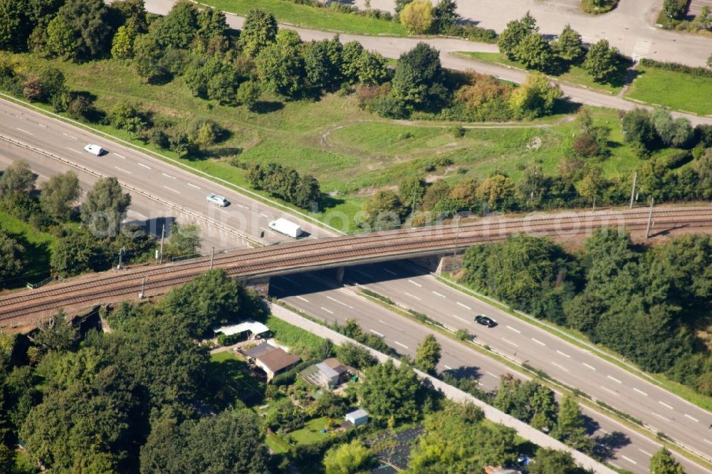 Karlsruhe from the bird's eye view: Routing the railway junction of rail and track systems Deutsche Bahn in Karlsruhe in the state Baden-Wuerttemberg