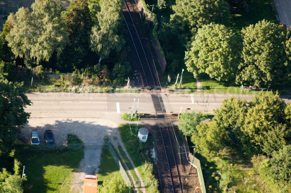 Aerial photograph Karlsruhe - Routing the railway junction of rail and track systems Deutsche Bahn in Karlsruhe in the state Baden-Wuerttemberg