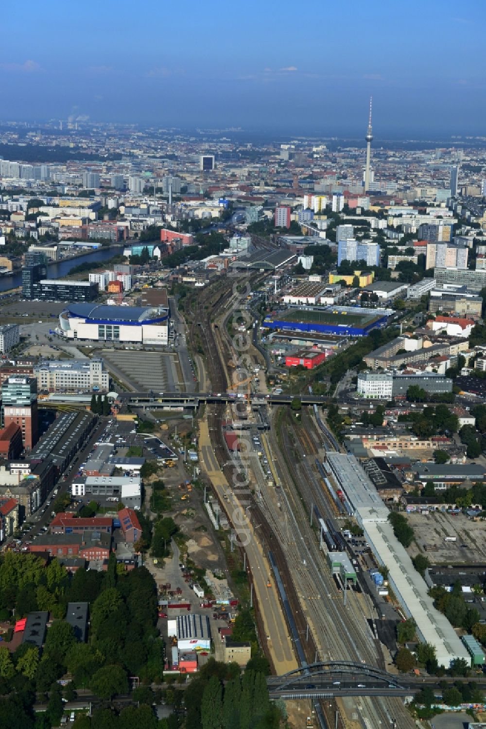 Berlin Friedrichshain from the bird's eye view: Railway route expansion at the Modersohn Bridge along the Modersohnstrasse in the Friedrichshain district of Berlin