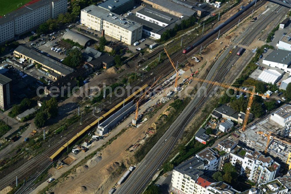 Aerial image Berlin Friedrichshain - Railway route expansion at the Modersohn Bridge along the Modersohnstrasse in the Friedrichshain district of Berlin