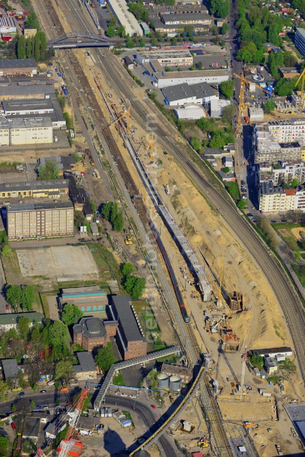 Aerial photograph Berlin - Railway route expansion at the Modersohn Bridge along the Modersohnstrasse in the Friedrichshain district of Berlin