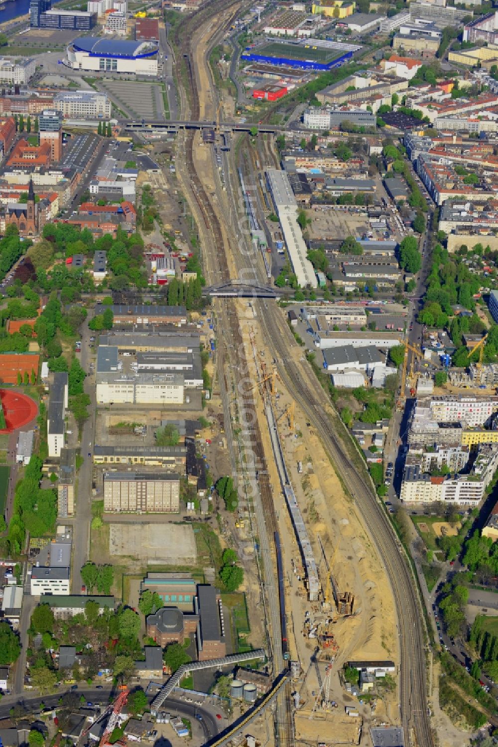 Berlin from above - Railway route expansion at the Modersohn Bridge along the Modersohnstrasse in the Friedrichshain district of Berlin