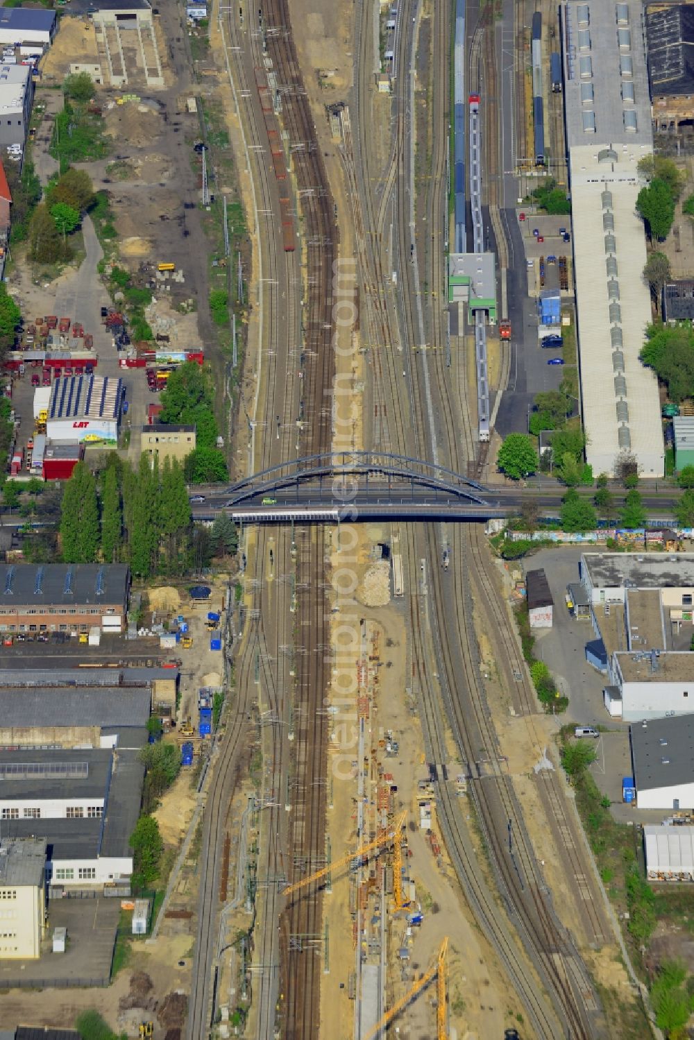 Aerial photograph Berlin - Railway route expansion at the Modersohn Bridge along the Modersohnstrasse in the Friedrichshain district of Berlin