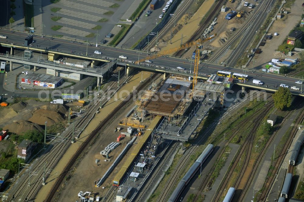 Berlin from the bird's eye view: Railway route expansion at the Modersohn Bridge along the Modersohnstrasse in the Friedrichshain district of Berlin