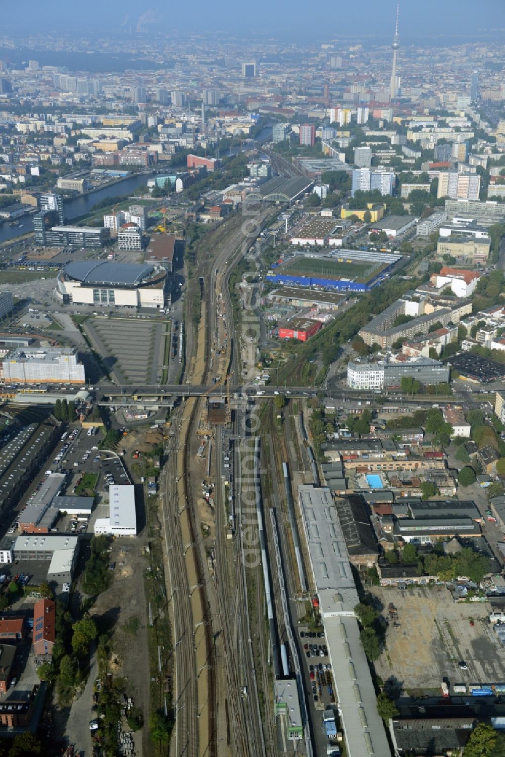 Aerial photograph Berlin - Railway route expansion at the Modersohn Bridge along the Modersohnstrasse in the Friedrichshain district of Berlin