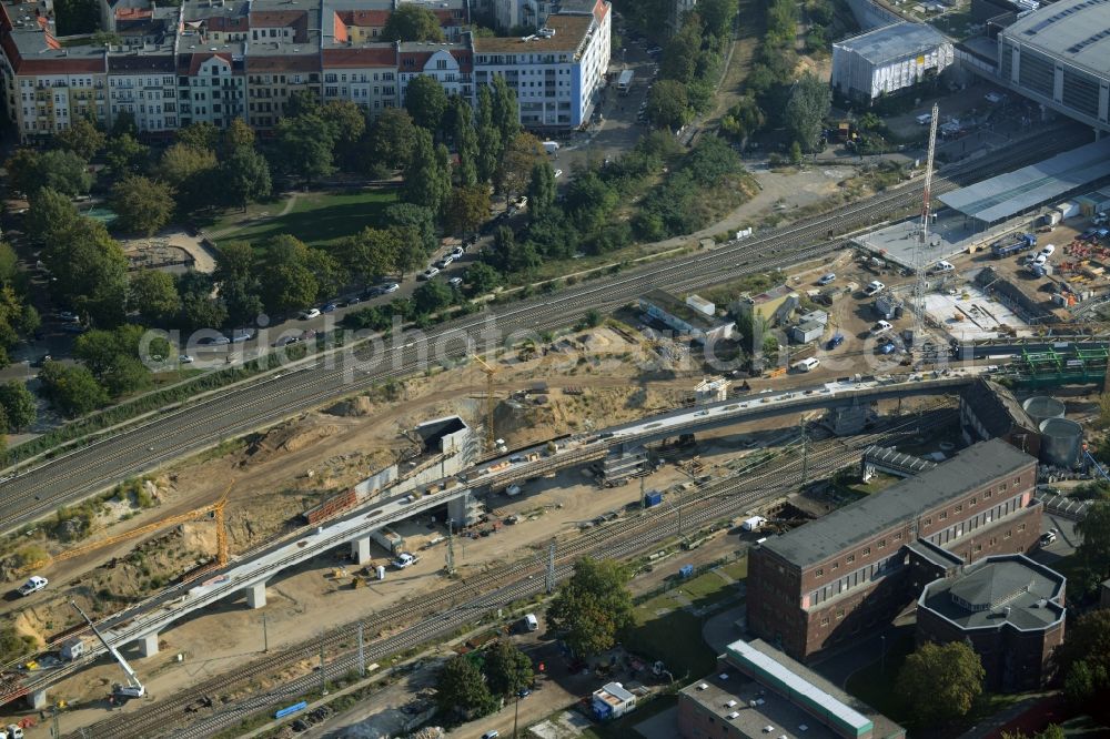 Berlin from the bird's eye view: Railway route expansion at the Modersohn Bridge along the Modersohnstrasse in the Friedrichshain district of Berlin