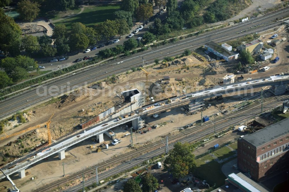 Aerial image Berlin - Railway route expansion at the Modersohn Bridge along the Modersohnstrasse in the Friedrichshain district of Berlin