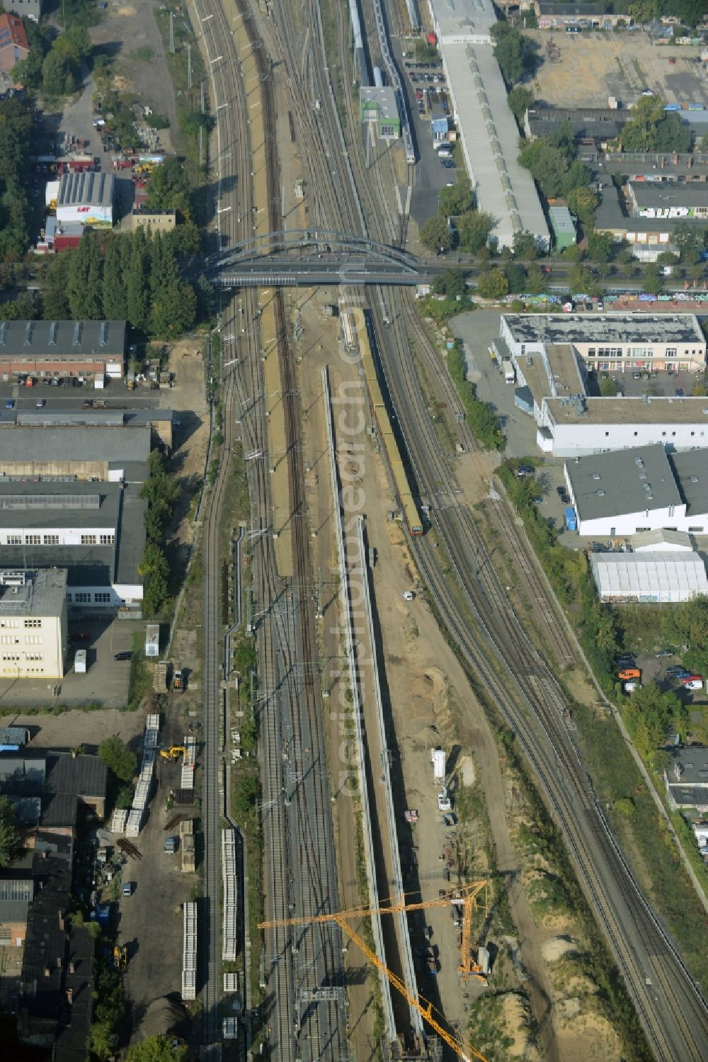 Berlin from the bird's eye view: Railway route expansion at the Modersohn Bridge along the Modersohnstrasse in the Friedrichshain district of Berlin