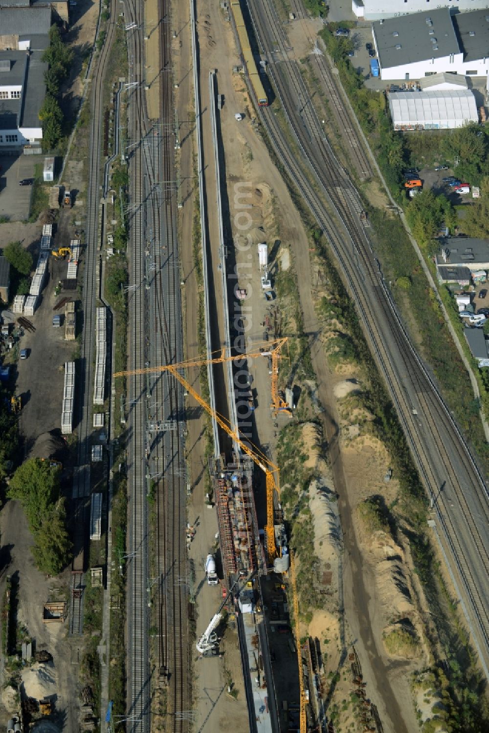 Aerial image Berlin - Railway route expansion at the Modersohn Bridge along the Modersohnstrasse in the Friedrichshain district of Berlin