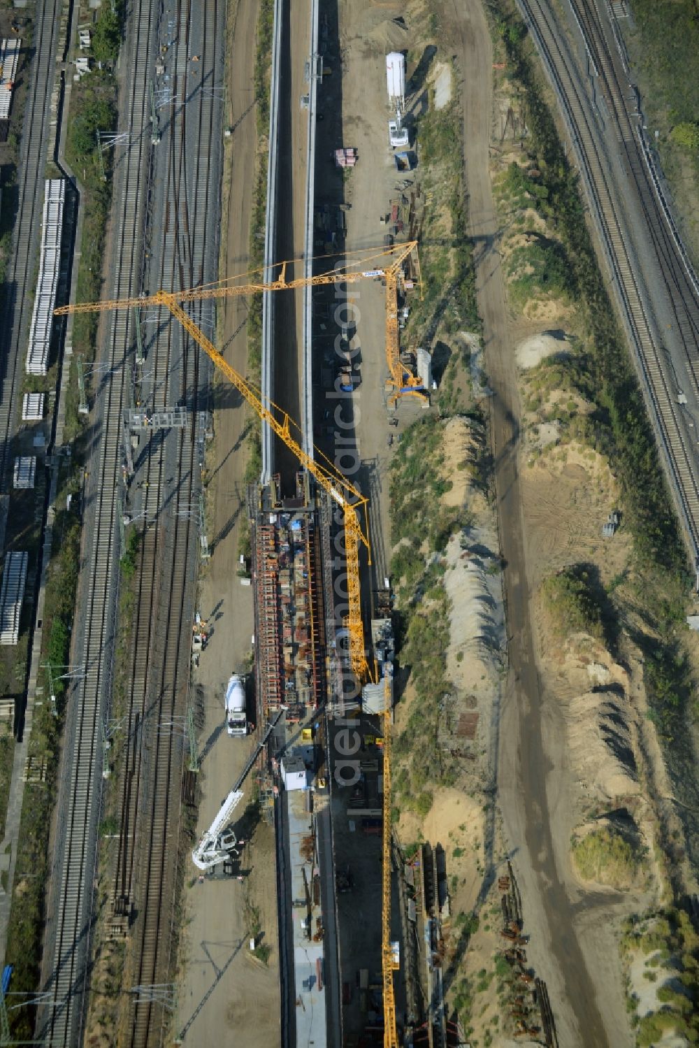 Berlin from above - Railway route expansion at the Modersohn Bridge along the Modersohnstrasse in the Friedrichshain district of Berlin