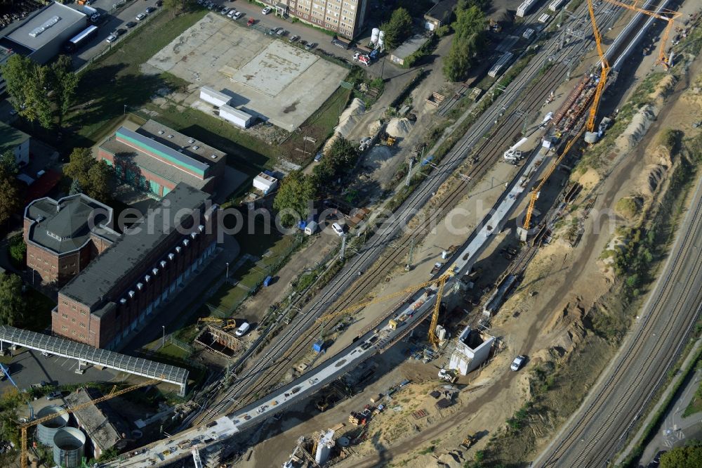 Berlin from the bird's eye view: Railway route expansion at the Modersohn Bridge along the Modersohnstrasse in the Friedrichshain district of Berlin