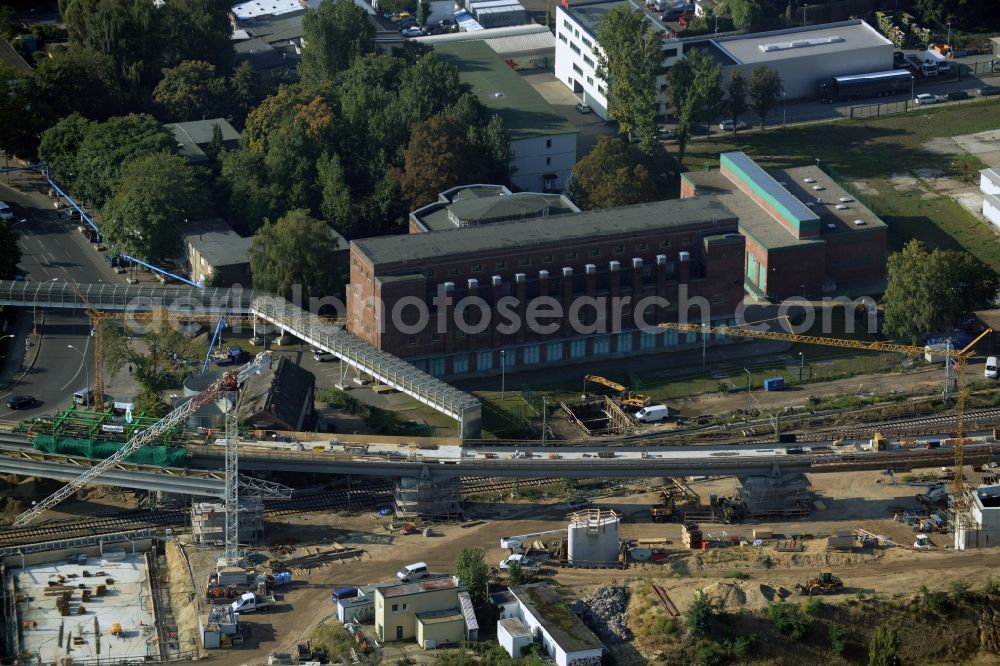 Berlin from the bird's eye view: Railway route expansion at the Modersohn Bridge along the Modersohnstrasse in the Friedrichshain district of Berlin