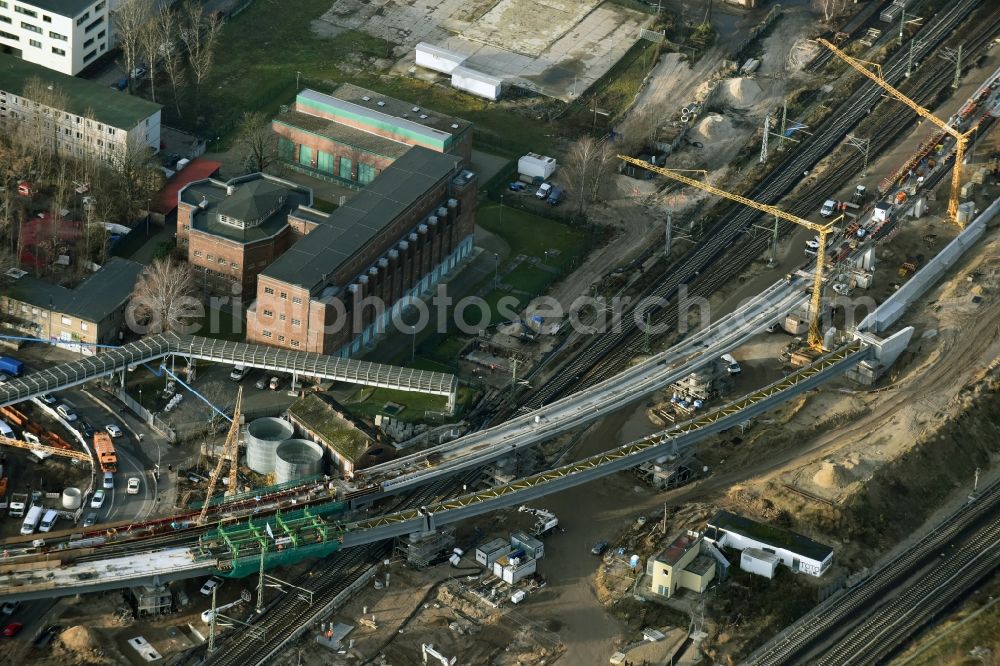 Aerial image Berlin - Railway route expansion at the Modersohn Bridge along the Modersohnstrasse in the Friedrichshain district of Berlin