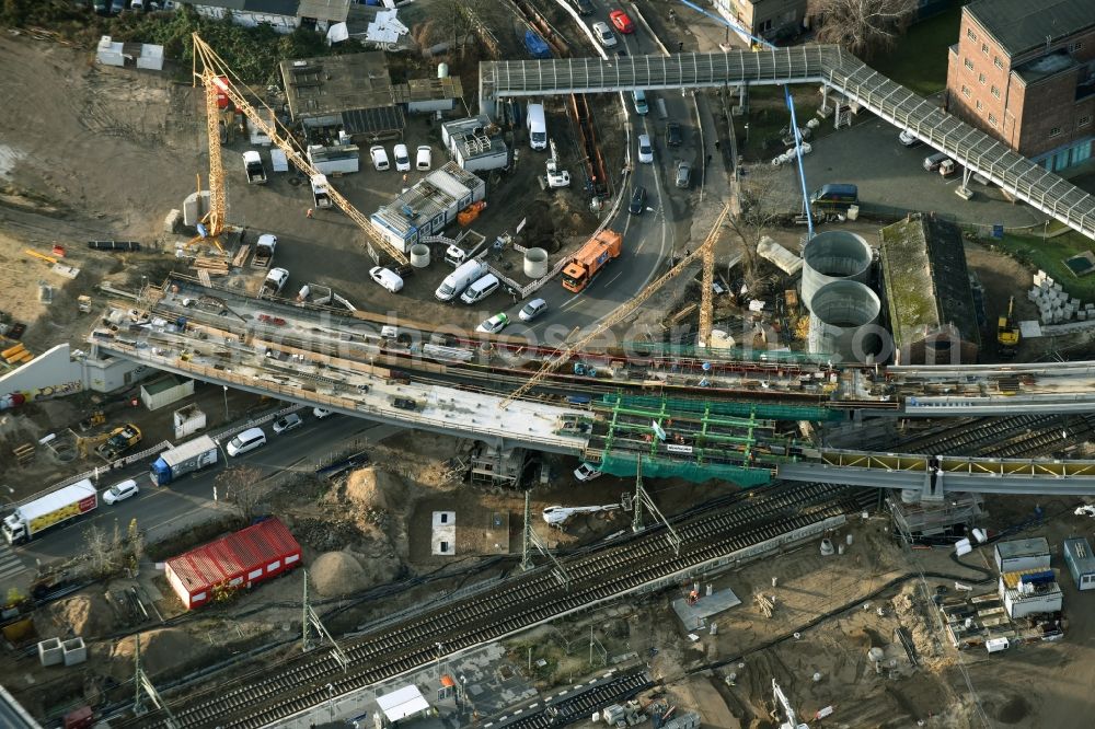 Berlin from the bird's eye view: Railway route expansion at the Modersohn Bridge along the Modersohnstrasse in the Friedrichshain district of Berlin