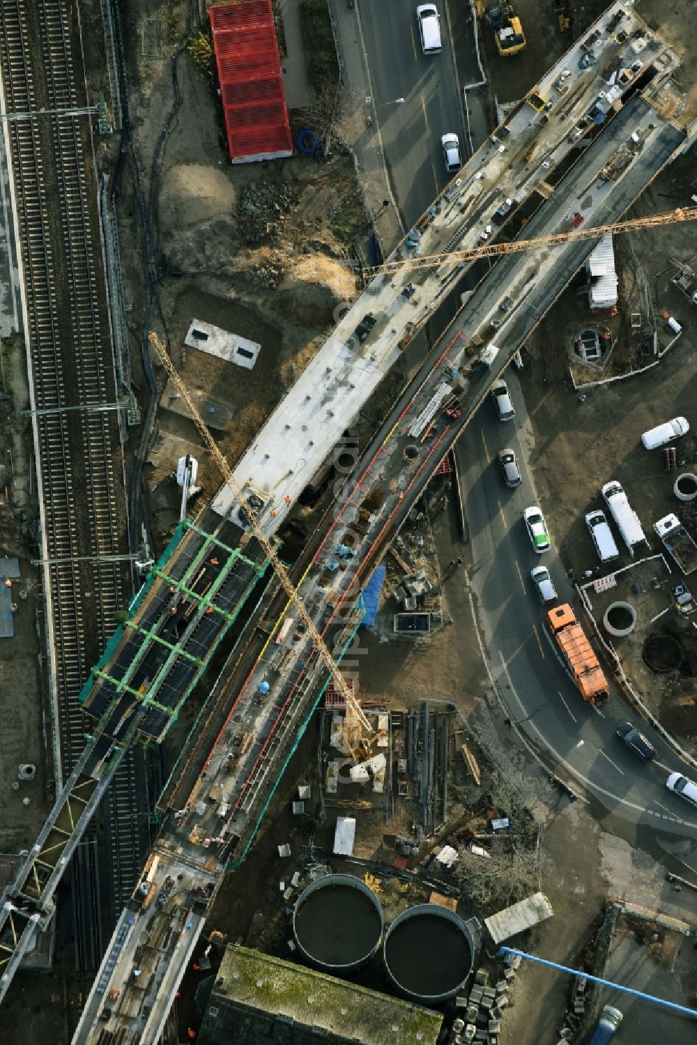 Berlin from above - Railway route expansion at the Modersohn Bridge along the Modersohnstrasse in the Friedrichshain district of Berlin