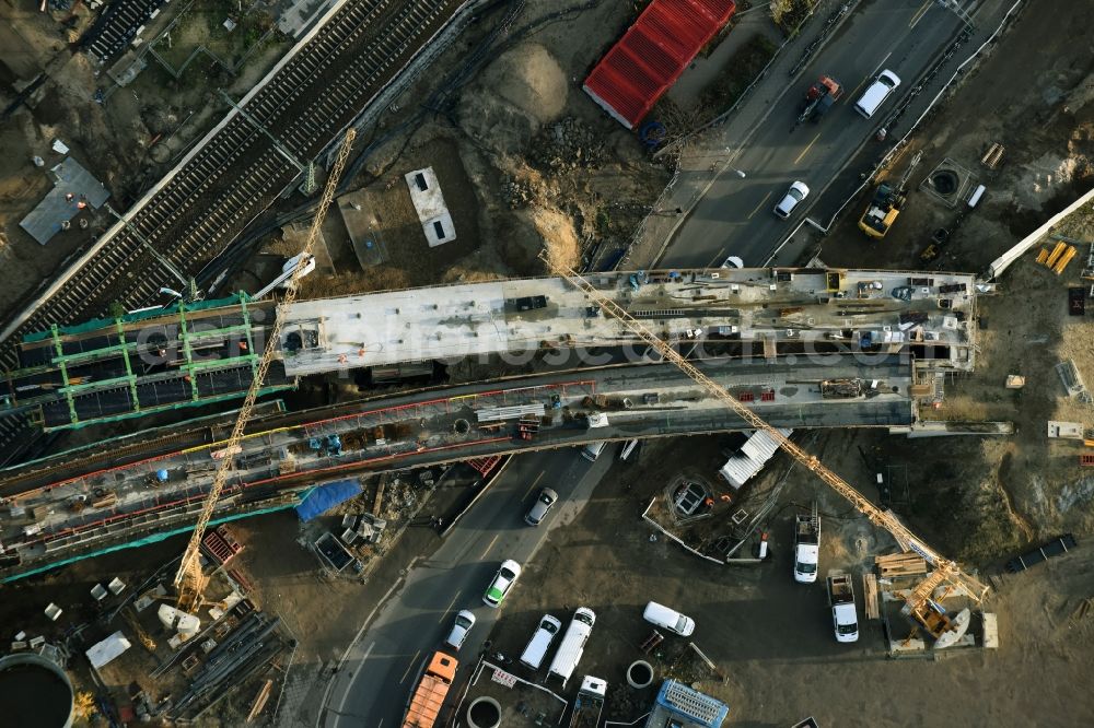 Berlin from the bird's eye view: Railway route expansion at the Modersohn Bridge along the Modersohnstrasse in the Friedrichshain district of Berlin