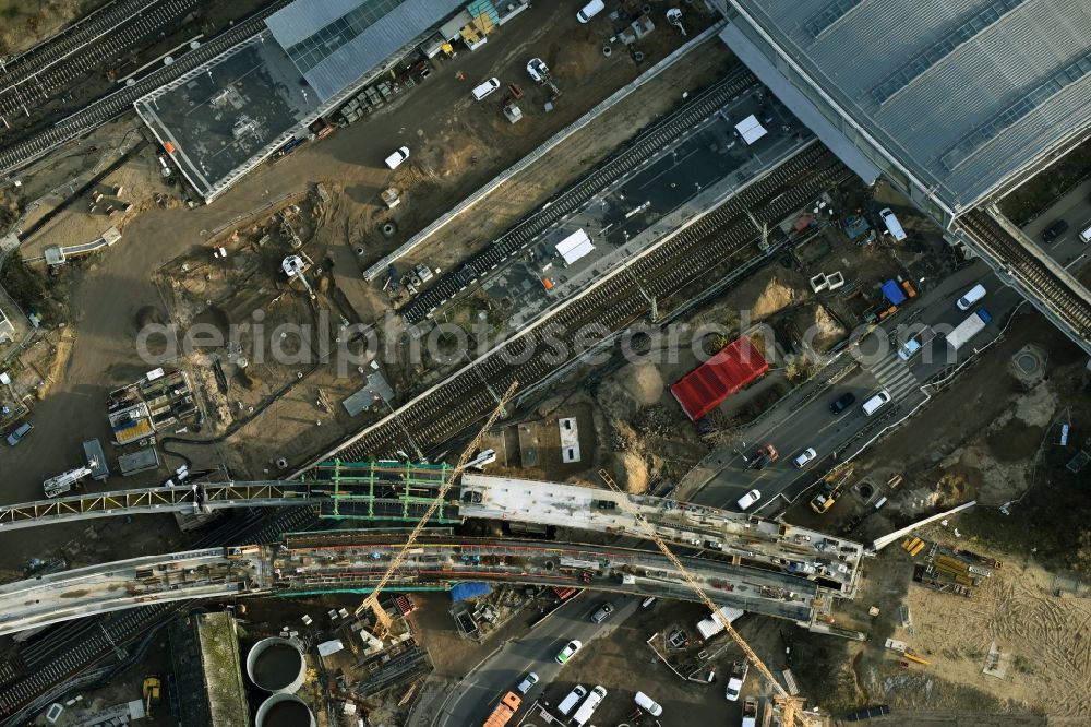 Aerial image Berlin - Railway route expansion at the Modersohn Bridge along the Modersohnstrasse in the Friedrichshain district of Berlin