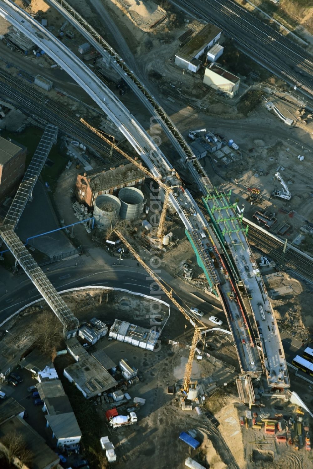 Aerial photograph Berlin - Railway route expansion at the Modersohn Bridge along the Modersohnstrasse in the Friedrichshain district of Berlin