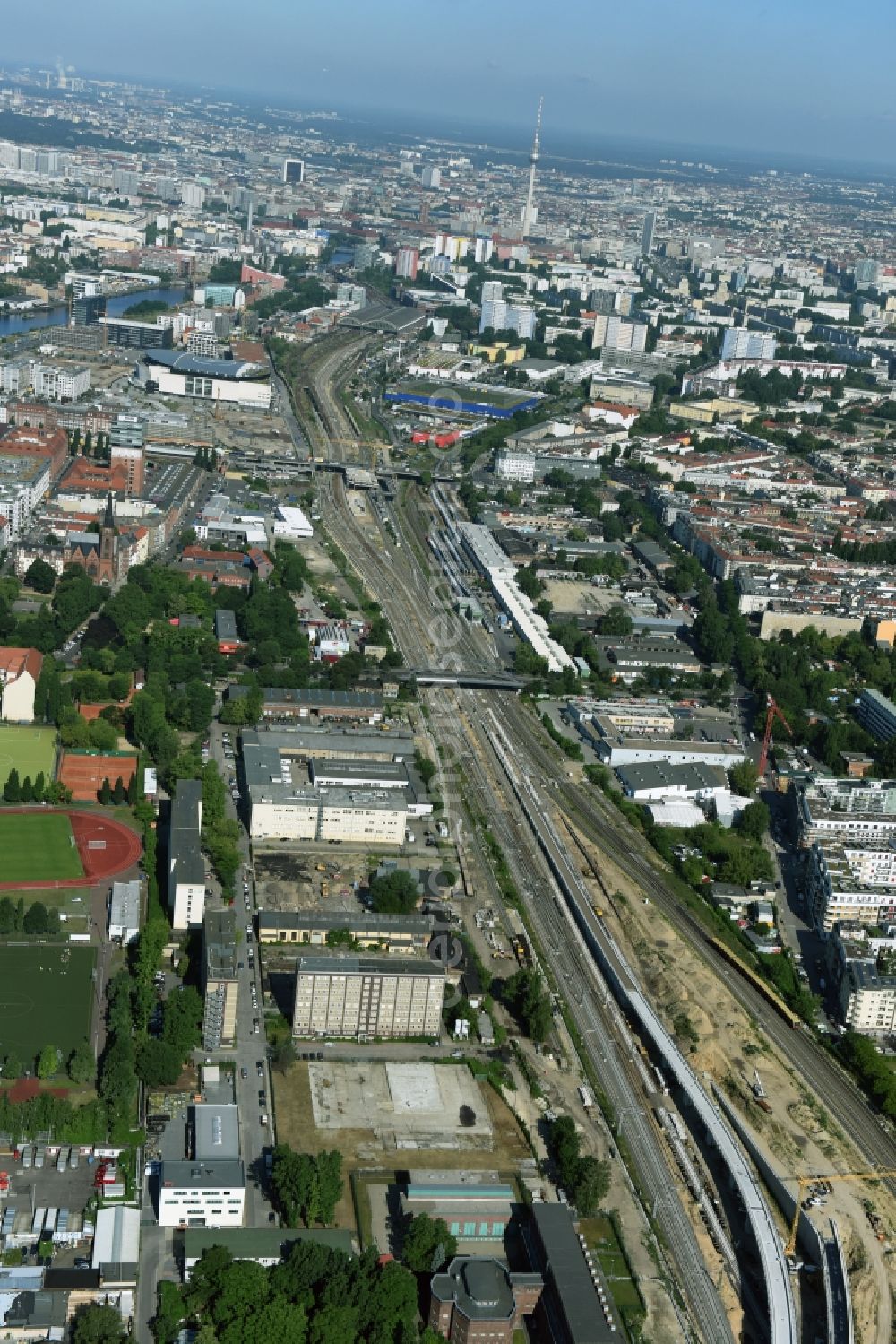 Aerial photograph Berlin - Railway route expansion at the Modersohn Bridge along the Modersohnstrasse in the Friedrichshain district of Berlin