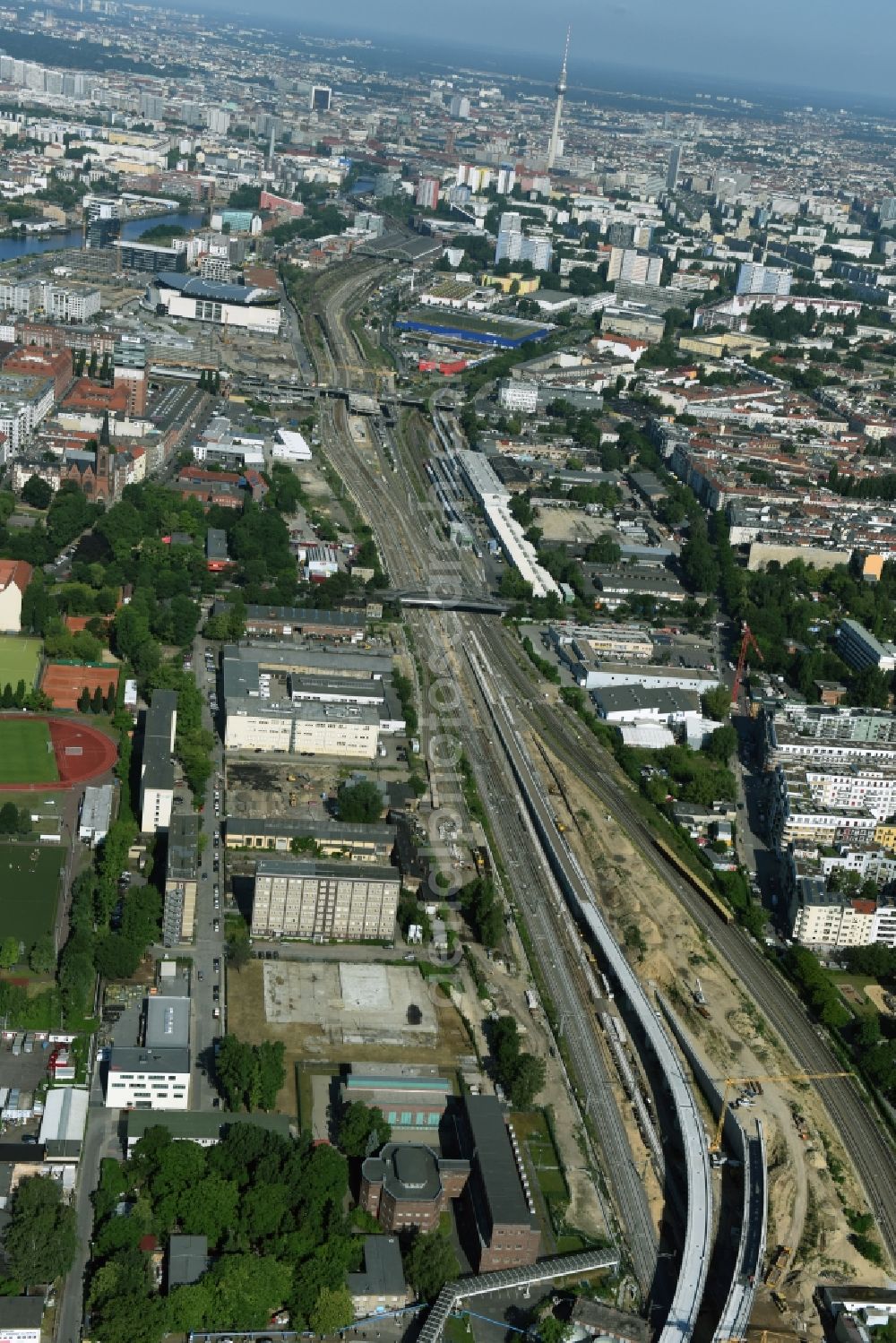 Berlin from above - Railway route expansion at the Modersohn Bridge along the Modersohnstrasse in the Friedrichshain district of Berlin