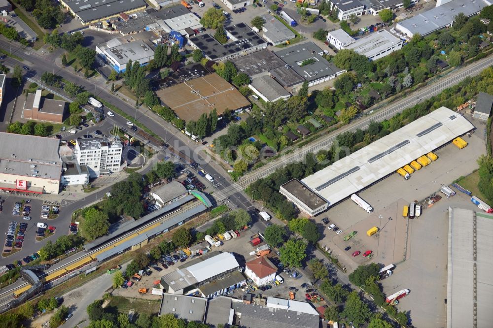 Aerial photograph Berlin - Crossing Buckower Chaussee at the railway line Dresdner Bahn to the same S-Bahn station in Berlin