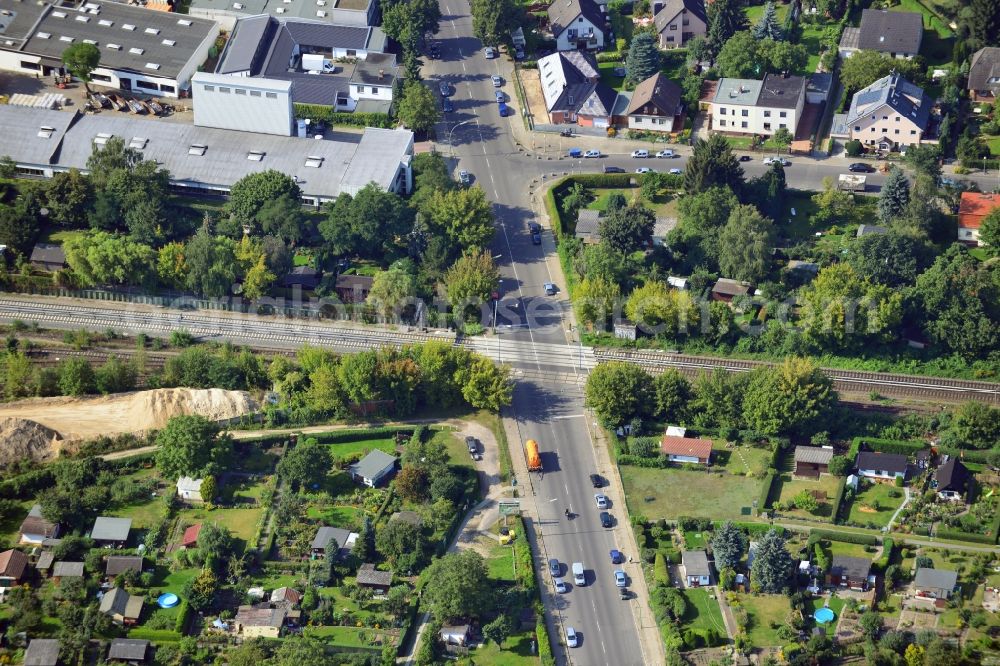 Berlin from above - Railway crossing Säntisstreet at the suburban railway line Dresden rail between the suburban train stations Buckower Chaussee and Marienfelde in the district Tempelhof-Schöneberg in Berlin