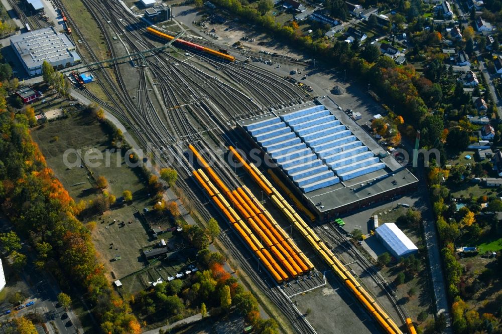 Aerial image Berlin - Railway depot and repair shop for maintenance and repair of trains of passenger transport of the series of U-Bahn - Betriebswerkstatt BVG on Schlosserweg in the district Neukoelln in Berlin, Germany