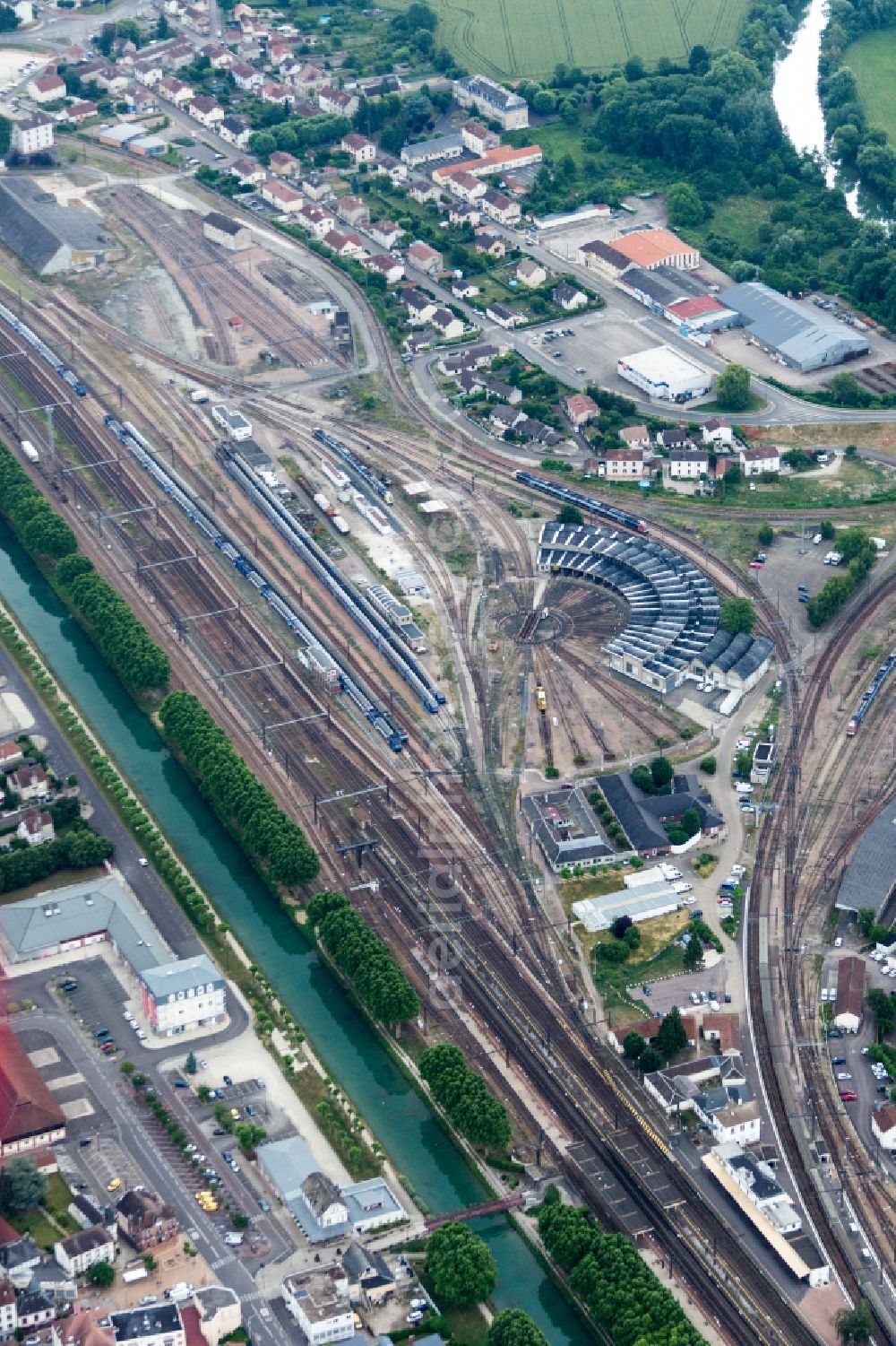 Aerial photograph Migennes - Railway depot and repair shop for maintenance and repair of trains in Migennes in Bourgogne Franche-Comte, France