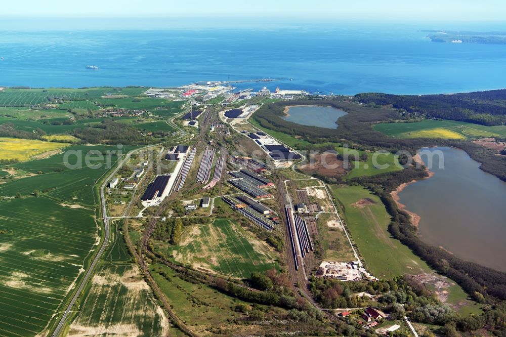 Aerial photograph Lietzow - Railway depot and repair shop for maintenance and repair of trains of passenger transport on Mukran port in the district Hagen in Lietzow in the state Mecklenburg - Western Pomerania, Germany