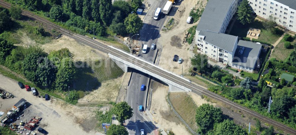 Berlin from the bird's eye view: Blick auf die neu errichtete Bahnbrücke am Glienicker Weg / Glienicker Straße in Berlin - Adlershof. Ausführende Baufirma ist die EUROVIA Beton Gruppe. View of the newly built bridge at Glienicker Weg / Glienicker Strasse in Berlin - Adlershof. Construction company is the EUROVIA group.