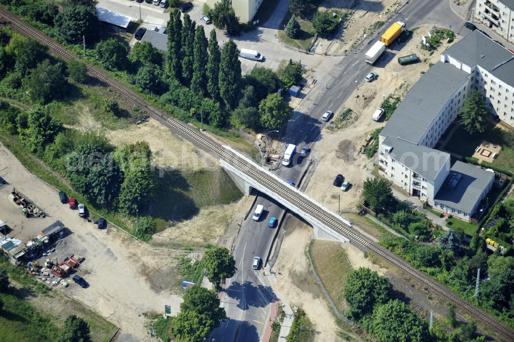 Aerial image Berlin - Blick auf die neu errichtete Bahnbrücke am Glienicker Weg / Glienicker Straße in Berlin - Adlershof. Ausführende Baufirma ist die EUROVIA Beton Gruppe. View of the newly built bridge at Glienicker Weg / Glienicker Strasse in Berlin - Adlershof. Construction company is the EUROVIA group.