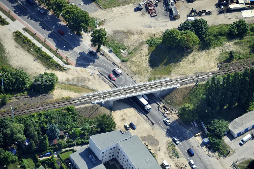 Berlin from above - Blick auf die neu errichtete Bahnbrücke am Glienicker Weg / Glienicker Straße in Berlin - Adlershof. Ausführende Baufirma ist die EUROVIA Beton Gruppe. View of the newly built bridge at Glienicker Weg / Glienicker Strasse in Berlin - Adlershof. Construction company is the EUROVIA group.