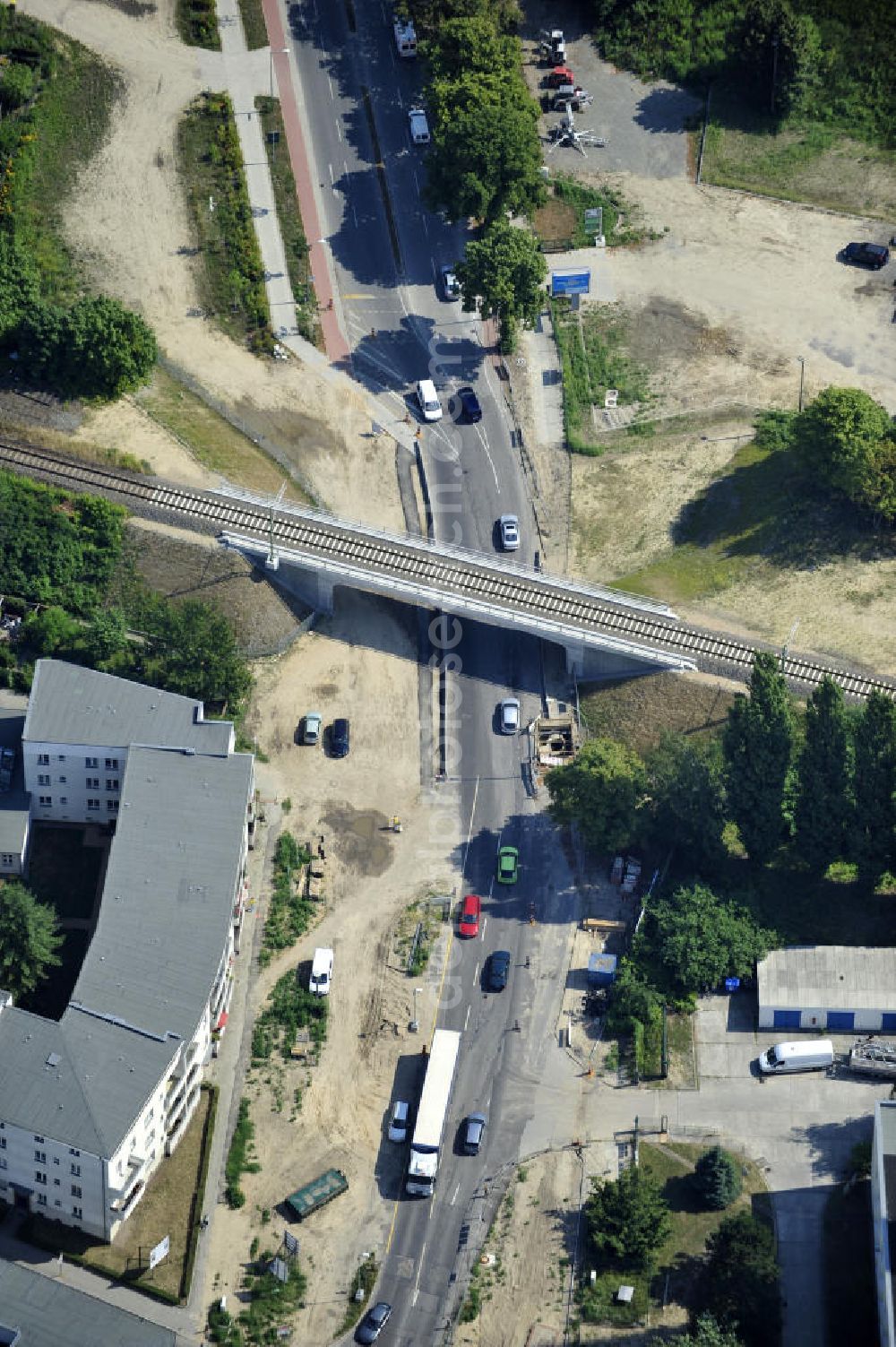 Berlin from above - Blick auf die neu errichtete Bahnbrücke am Glienicker Weg / Glienicker Straße in Berlin - Adlershof. Ausführende Baufirma ist die EUROVIA Beton Gruppe. View of the newly built bridge at Glienicker Weg / Glienicker Strasse in Berlin - Adlershof. Construction company is the EUROVIA group.