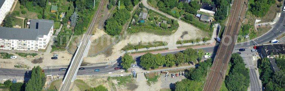 Aerial image Berlin - Blick auf die neu errichtete Bahnbrücke am Glienicker Weg / Glienicker Straße in Berlin - Adlershof. Ausführende Baufirma ist die EUROVIA Beton Gruppe. View of the newly built bridge at Glienicker Weg / Glienicker Strasse in Berlin - Adlershof. Construction company is the EUROVIA group.