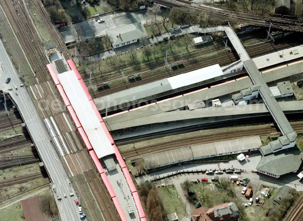 Aerial image Berlin - Friedrichshain - Bahngelände am Bahnhof Ostkreuz in Berlin - Friedrichshain.