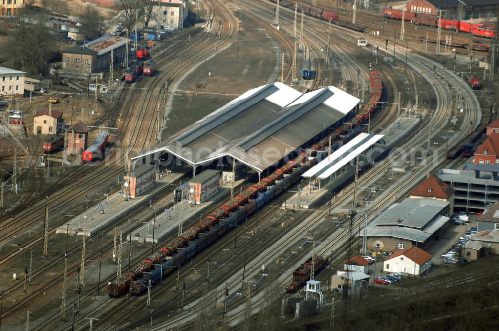 Aerial image Frankfurt (Oder) - Blick auf den Bahnhof Frankfurt (Oder). Im Rahmen des Verkehrsverbundes Berlin-Brandenburg fahren Regionalzüge nach Berlin, Cottbus und Magdeburg. Der Bahnhof ist außerdem Haltepunkt des Berlin-Warszawa-Express. View of the railway station Frankfurt (Oder). As part of the transport network Berlin-Brandenburg regional trains travel to Berlin, Cottbus and Magdeburg. The station is also a stopping point of the Berlin-Warszawa-Express.