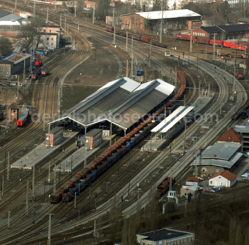 Frankfurt (Oder) from above - Blick auf den Bahnhof Frankfurt (Oder). Im Rahmen des Verkehrsverbundes Berlin-Brandenburg fahren Regionalzüge nach Berlin, Cottbus und Magdeburg. Der Bahnhof ist außerdem Haltepunkt des Berlin-Warszawa-Express. View of the railway station Frankfurt (Oder). As part of the transport network Berlin-Brandenburg regional trains travel to Berlin, Cottbus and Magdeburg. The station is also a stopping point of the Berlin-Warszawa-Express.