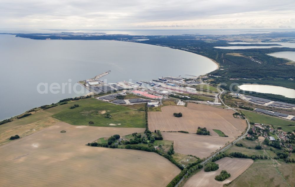 Aerial photograph Sassnitz - Trainstation and port facilities on the shores of the harbor of of Faehrhafen Mukran in the district Hagen in Sassnitz in the state Mecklenburg - Western Pomerania, Germany