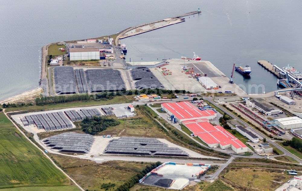 Sassnitz from above - Trainstation and port facilities on the shores of the harbor of of Faehrhafen Mukran in the district Hagen in Sassnitz in the state Mecklenburg - Western Pomerania, Germany