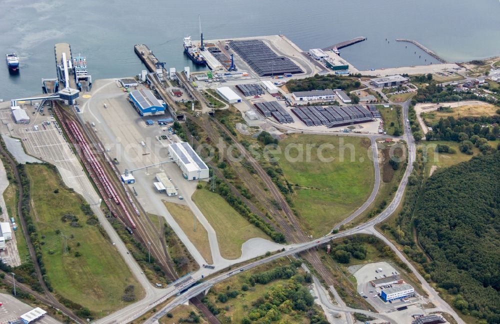 Sassnitz from the bird's eye view: Trainstation and port facilities on the shores of the harbor of of Faehrhafen Mukran in the district Hagen in Sassnitz in the state Mecklenburg - Western Pomerania, Germany