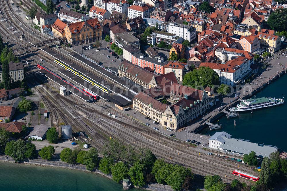 Aerial photograph Lindau (Bodensee) - Track progress and building of the station of the railway in Lindau (Bodensee) at Bodensee in the state Bavaria, Germany