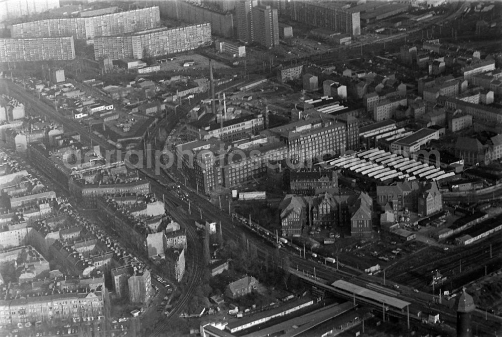 Berlin from the bird's eye view: Route expansion station - Warschauer road to east cross rail station Ostkreuz Friedrichshain district of Berlin