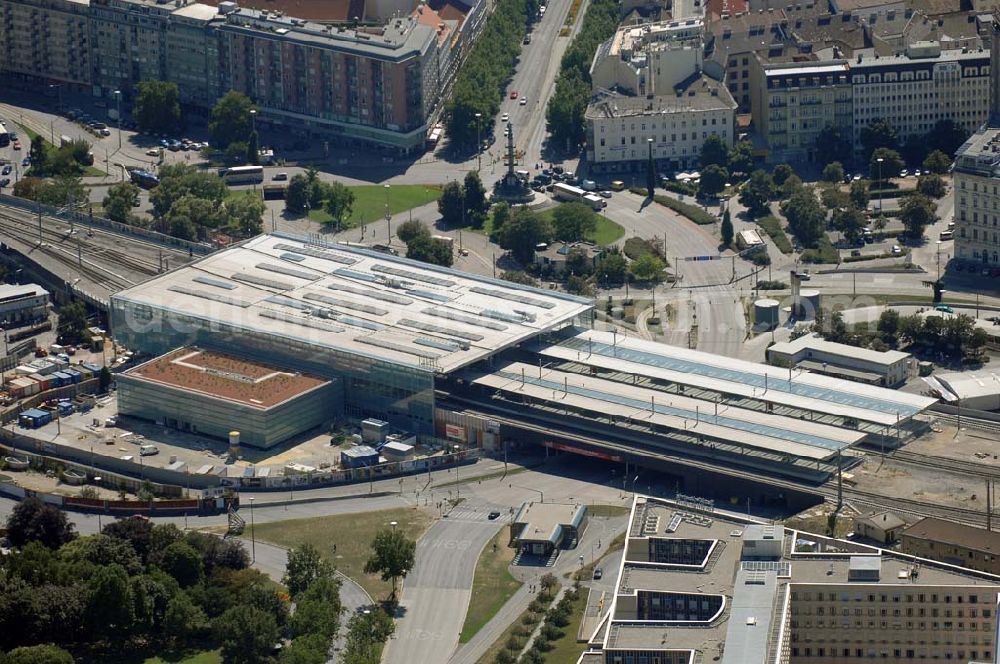 Wien from the bird's eye view: Blick auf den Nordbahnhof am Praterstern, der als Wien Praterstern bezeichnet wird. Er befindet sich im 2. Wiener Gemeindebezirk . Der Bahnhof wird im Rahmen der ÖBB Bahnhofsoffensive zum hochmodernen Verkehrsknotenpunkt umgebaut.