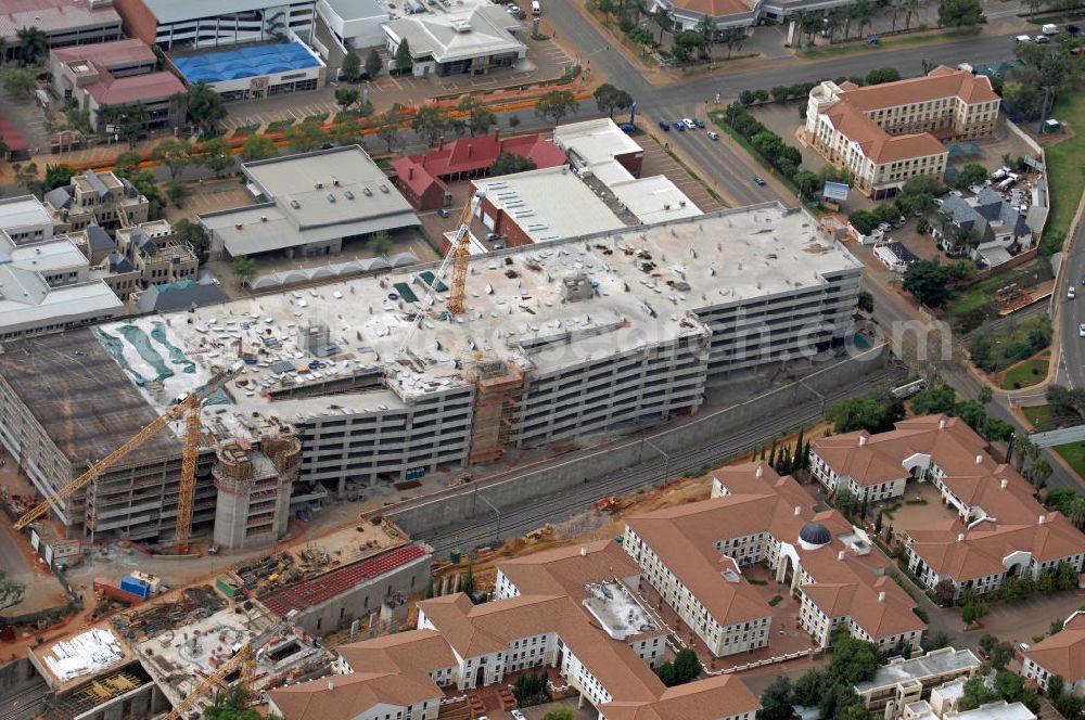 Pretoria from the bird's eye view: Neubau des Bahnhofs Pretoria-Hatfield des Eisenbahnsystems Gautrain. Der Gautrain soll Johannesburg mit dem internationalen Flughafen Johannesburg und Pretoria verbinden. Construction of the station Pretoria-Hatfield of the Gautrain rail system.