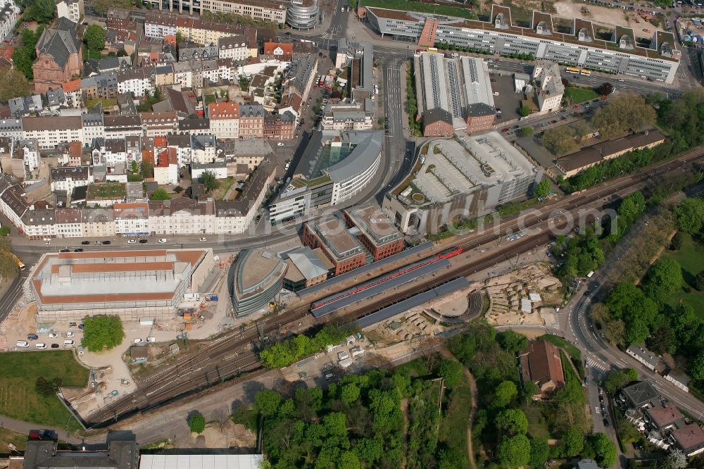 Mainz from the bird's eye view: The station Roemisches Theater with views over the CineStar and the Roman Theatre Mogontiacum at the citadel in Mainz in the state of Rhineland-Palatinate