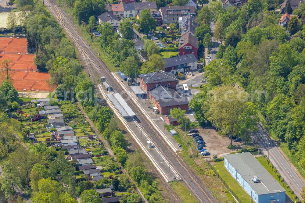 Aerial image Kettwig - Track progress and building of the main station of the railway on Ruhrtalstrasse in Kettwig at Ruhrgebiet in the state North Rhine-Westphalia, Germany