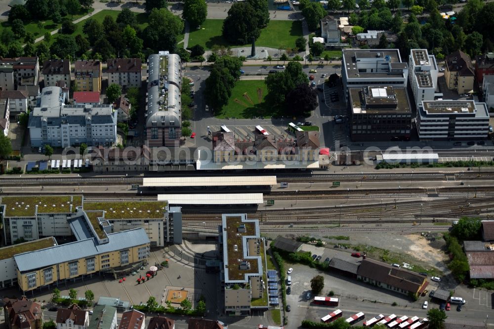 Aerial photograph Friedrichshafen - Station railway building of trainstation Friedrichshafen Stadt of the Deutsche Bahn in Friedrichshafen in the state Baden-Wurttemberg, Germany