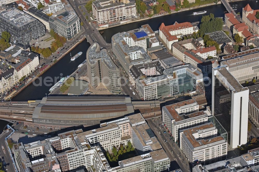 Berlin from the bird's eye view: Station building and track systems of the S-Bahn station Friedrichsstrasse in Berlin in Germany. The station is located next to the Spreedreieck area with office highrises and the International Trade Center IHZ