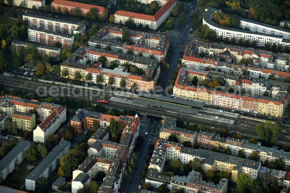 Berlin from above - Station building and track systems of the S-Bahn station Baumschulenweg destrict Treptow in Berlin